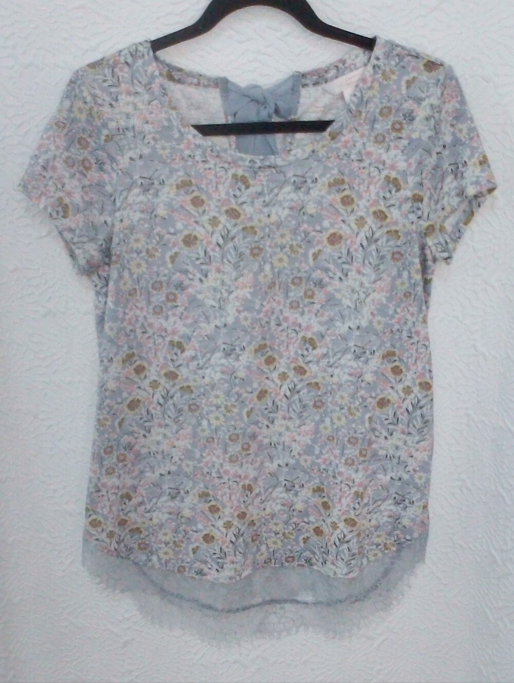 LC Lauren Conrad Pastel Floral Short Sleeve Top Mesh Hem Bow Back Size S
